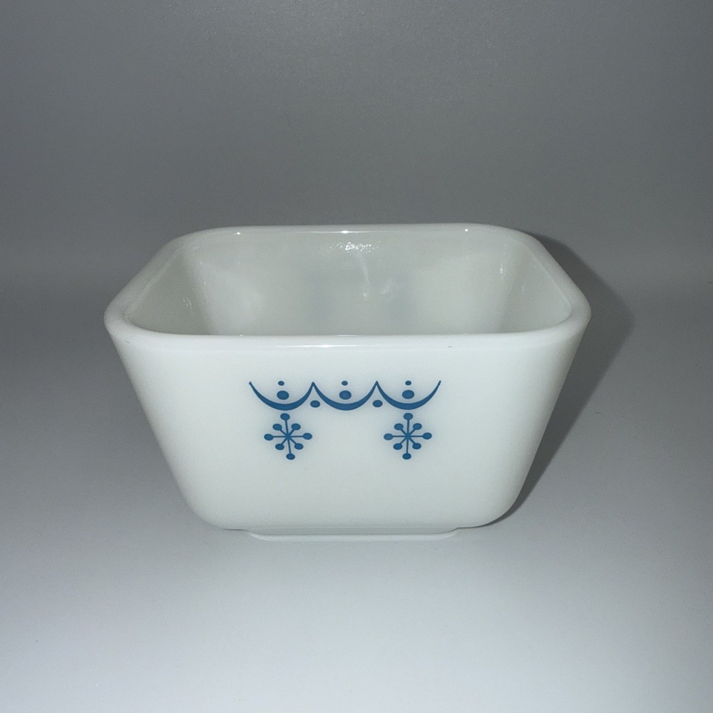 Vintage Pyrex Refrigerator Dish Blue Snowflake Garland 501 B